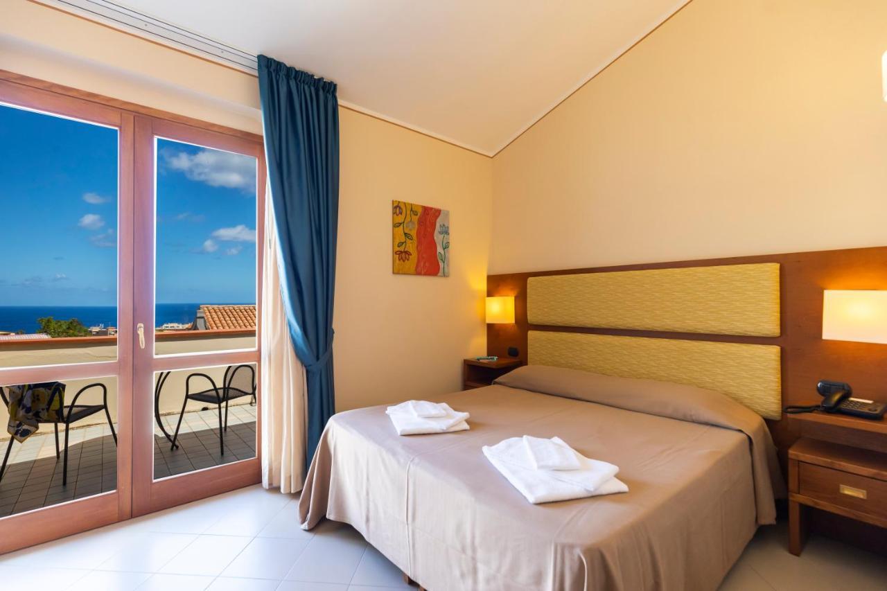 Double or Twin Room Sea View,1540795957:JPEG